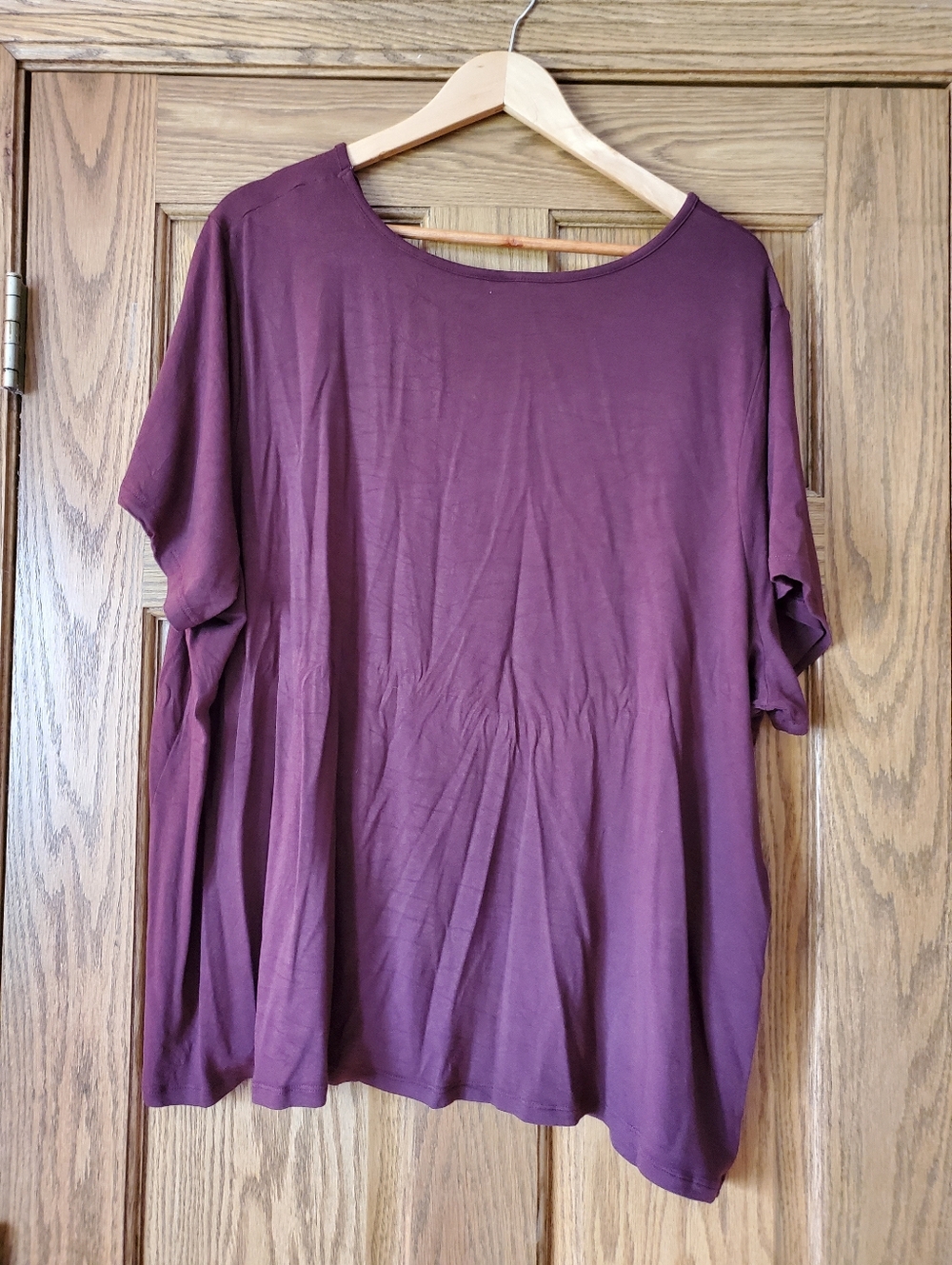 Old Navy Relaxed V-Neck Top in Plum. Size: 3X. - Picture 3 of 3